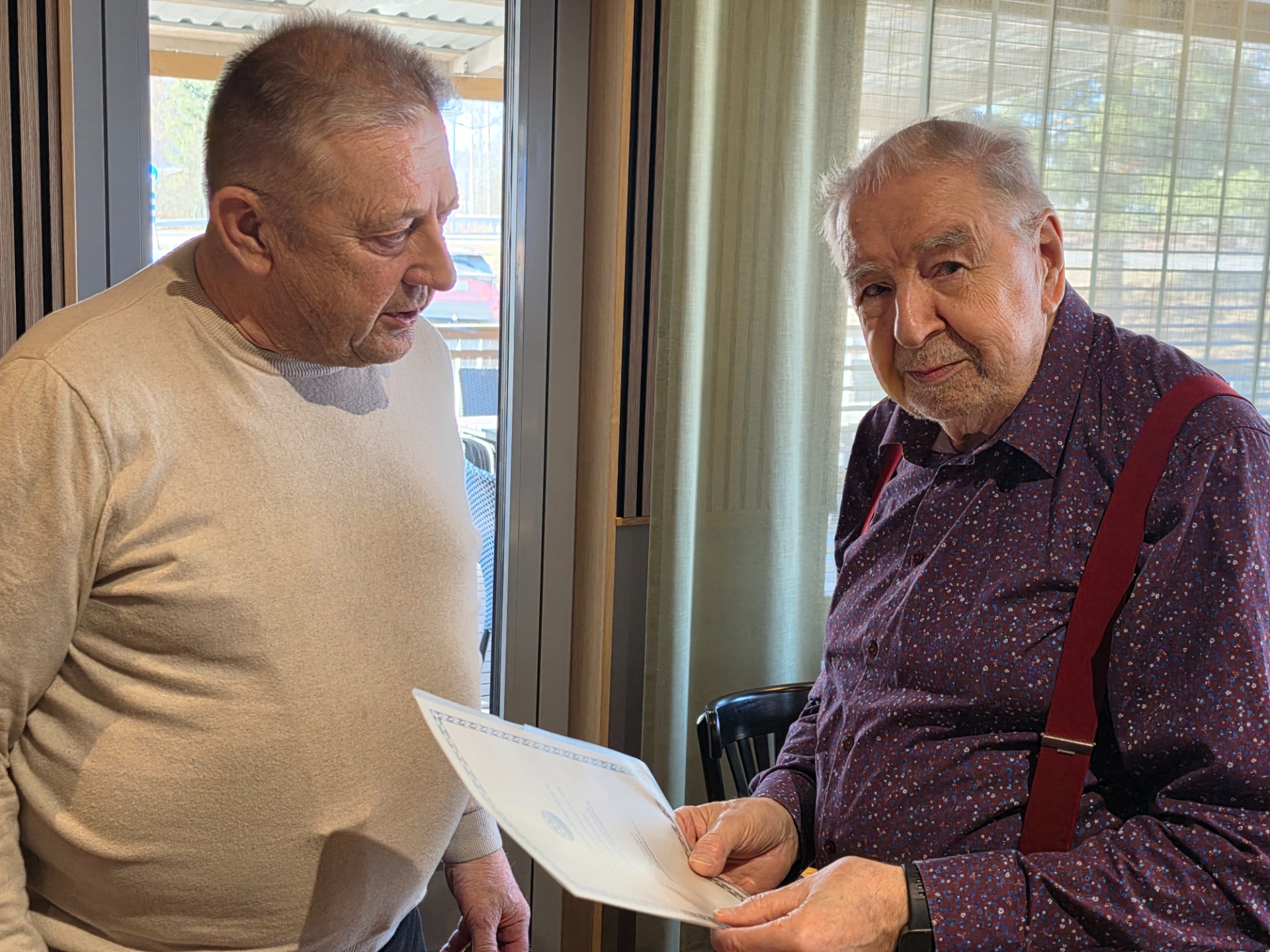 Seppo hopeinen ansiomerkki 20.3.2026 pitkästä vapaaentoistoiminnasta Parkinson kerhossa ja yhdistyksessä.